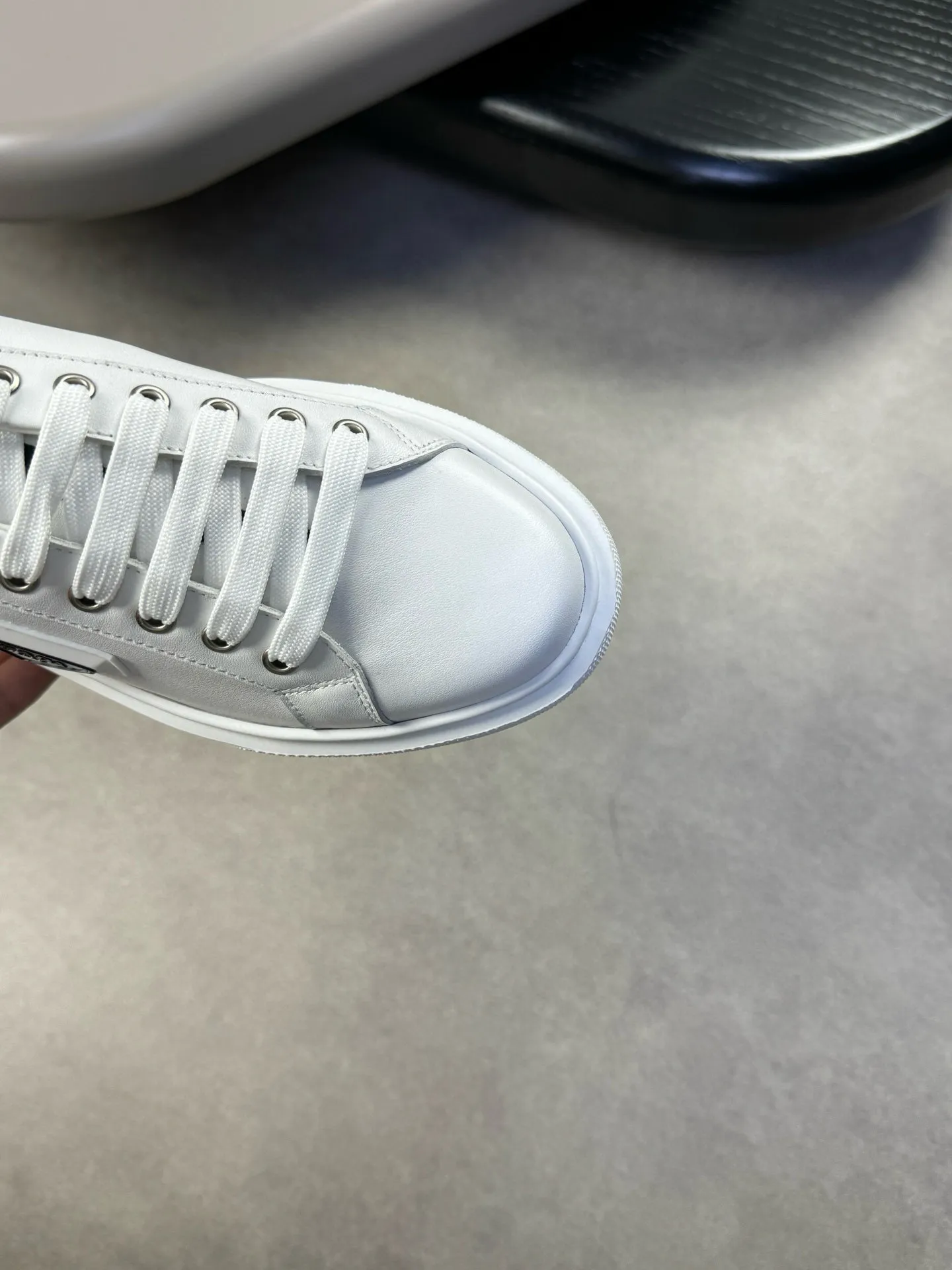 Men's shoes 💰P420💰[PRADA] Prada - High-end quality original order - Upper: original 🔝 Nappa calfskin, shoe body sewn with brand plastic LOGO - Inner: water-dyed cowhide - Outsole: original TPU rubber foam; molded outsole - Super high quality control, fine workmanship: highlighted (high-end, luxury, grade) -Size: 39-44 (38, 45, can be customized)